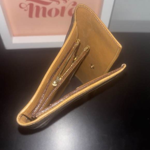 AUTHENTIC FENDI WALLET - Picture 4 of 15